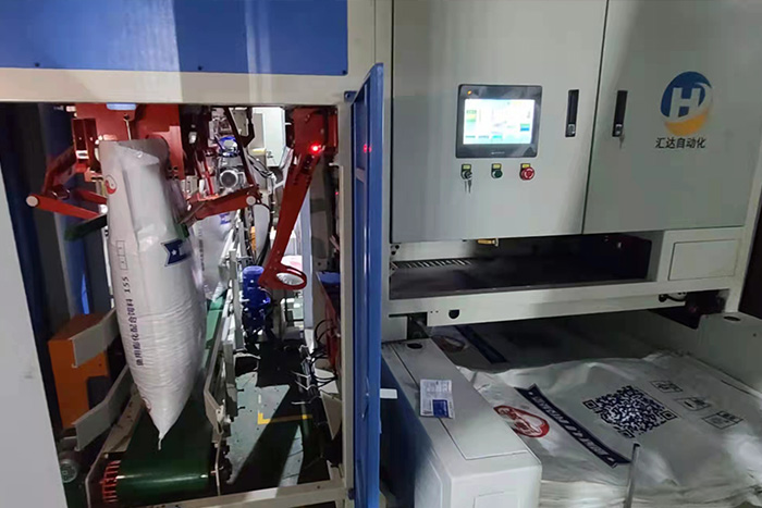 Precautions for the transformation of the packaging scale or the addition of several structures for supporting the bag